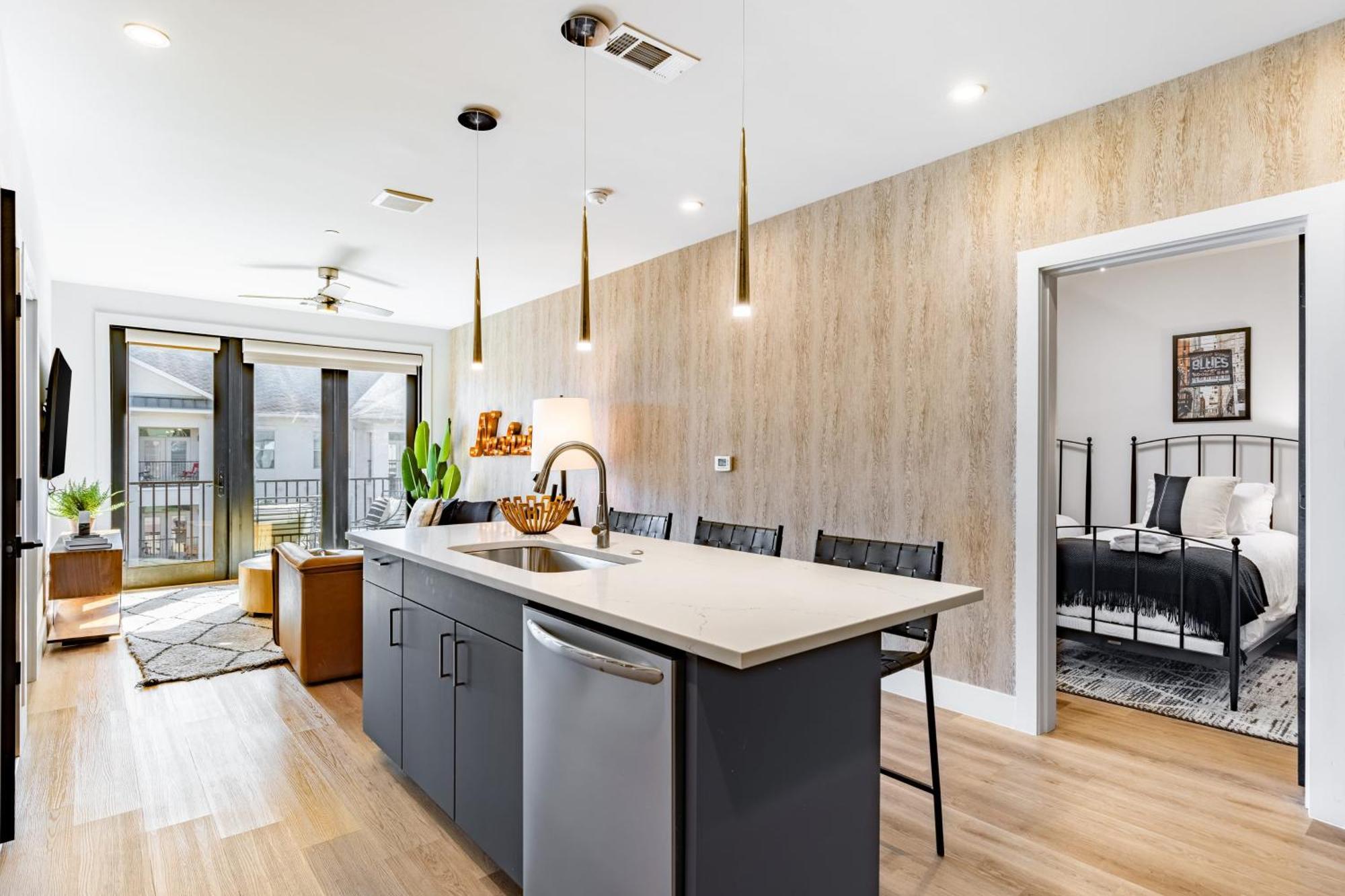 Sleeps 24 4 Modern Midtown W Gym Pool Walkable To Shops Eats Holiday home