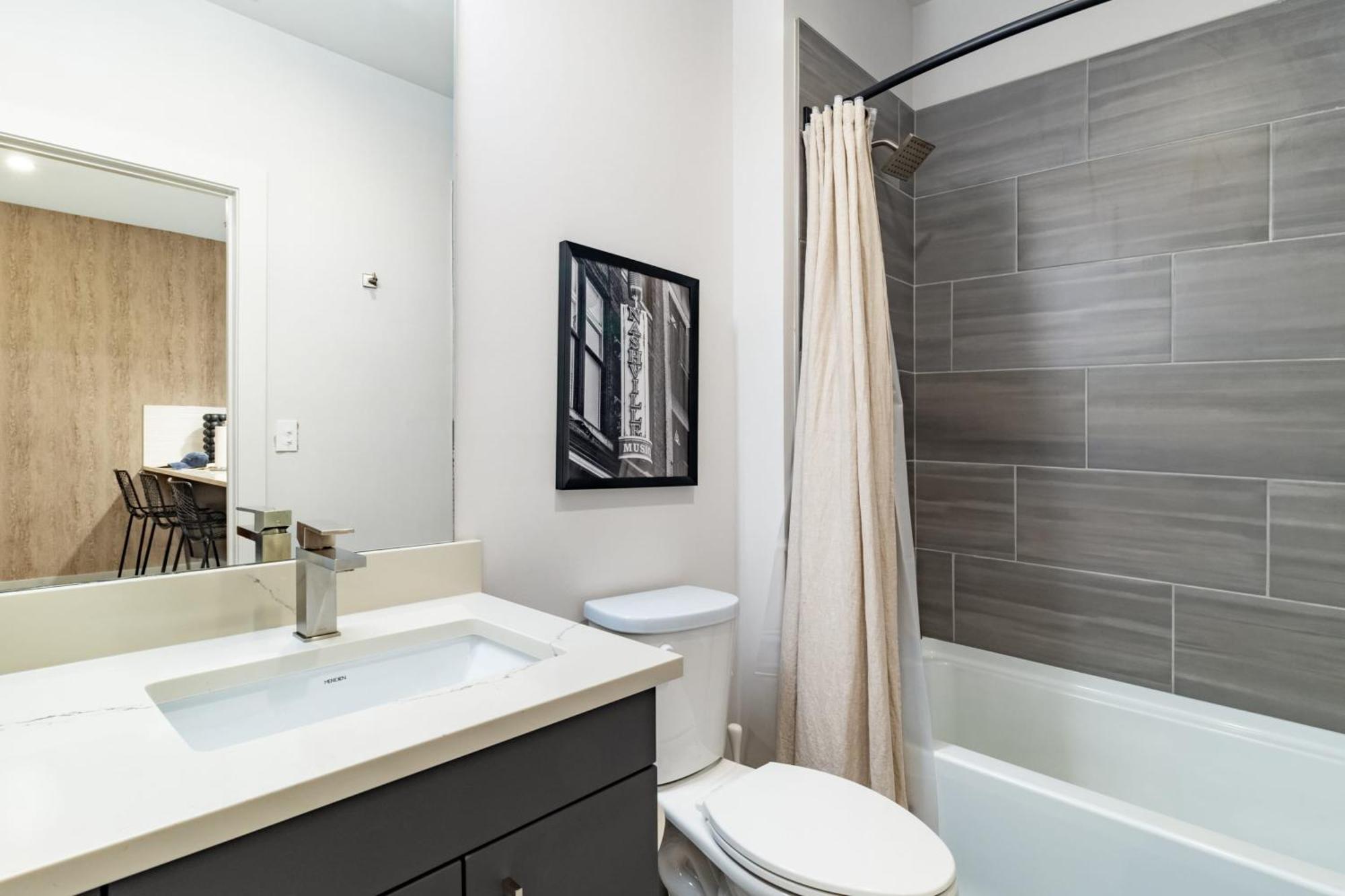 Sleeps 24 4 Modern Midtown W Gym Pool Walkable To Shops Eats *
