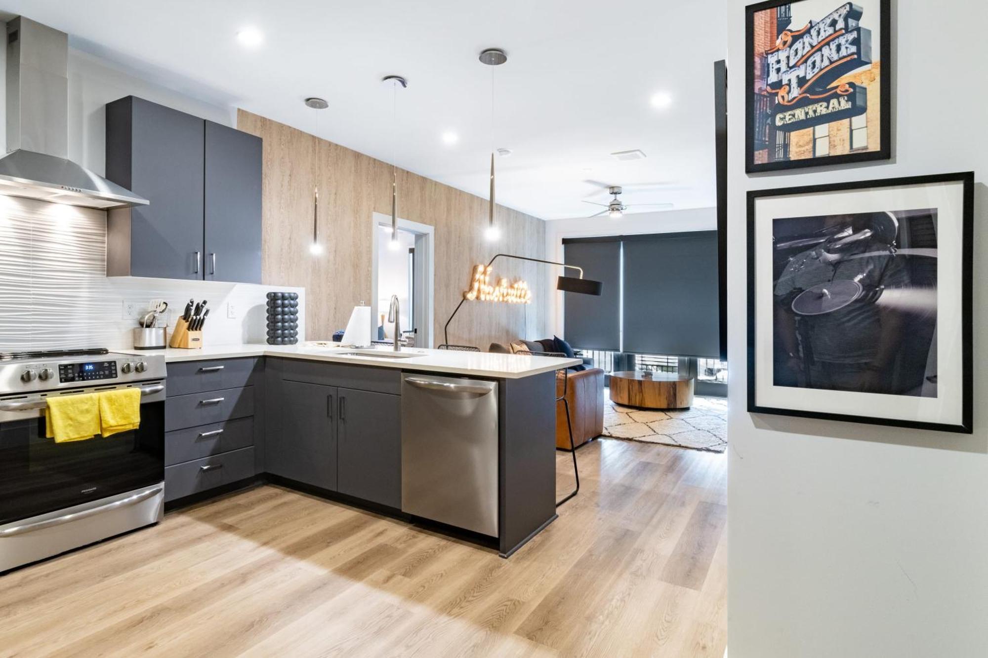 Sleeps 24 4 Modern Midtown W Gym Pool Walkable To Shops Eats Nashville