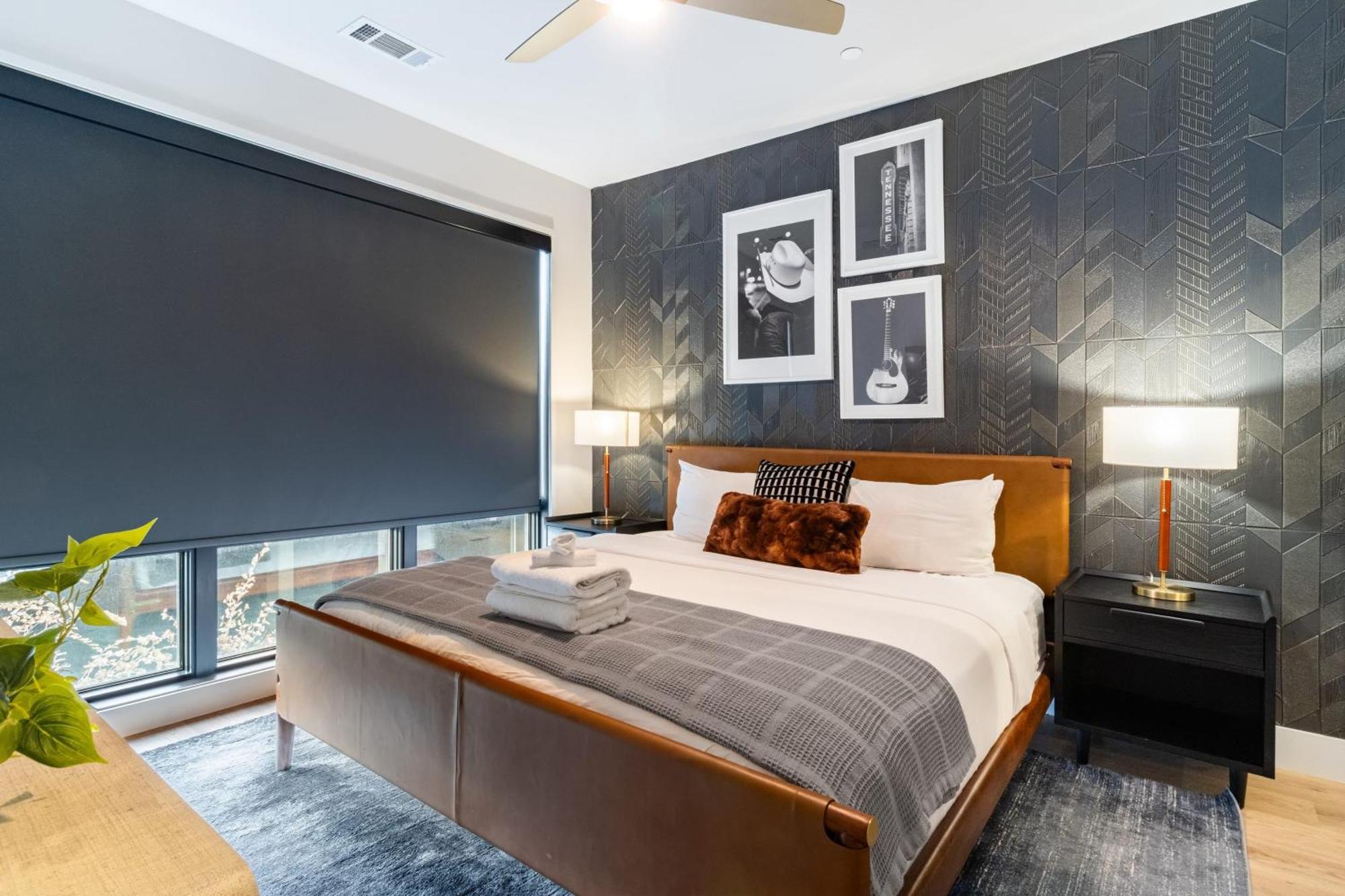 Sleeps 24 4 Modern Midtown W Gym Pool Walkable To Shops Eats Holiday home *