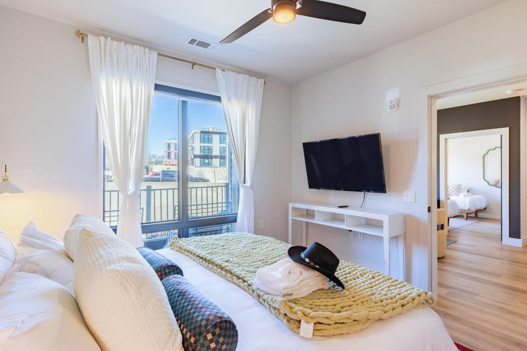 Sleeps 24 4 Modern Midtown W Gym Pool Walkable To Shops Eats * Nashville