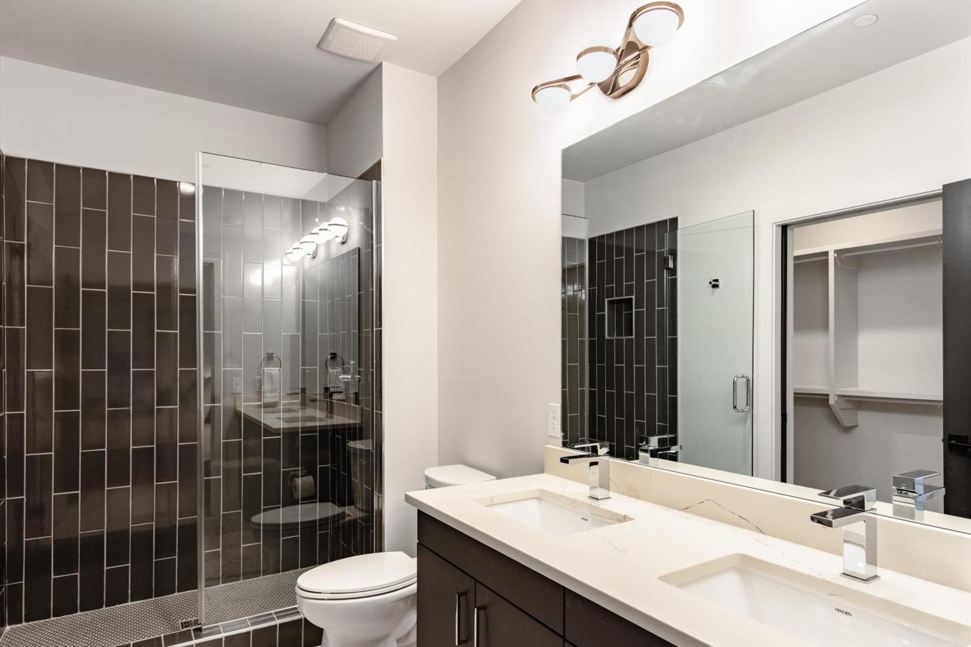 Holiday home Sleeps 24 4 Modern Midtown W Gym Pool Walkable To Shops Eats