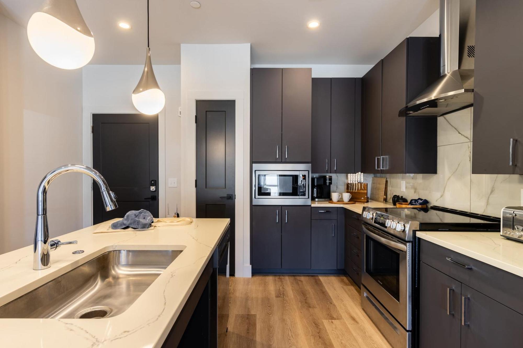 Sleeps 24 4 Modern Midtown W Gym Pool Walkable To Shops Eats Nashville