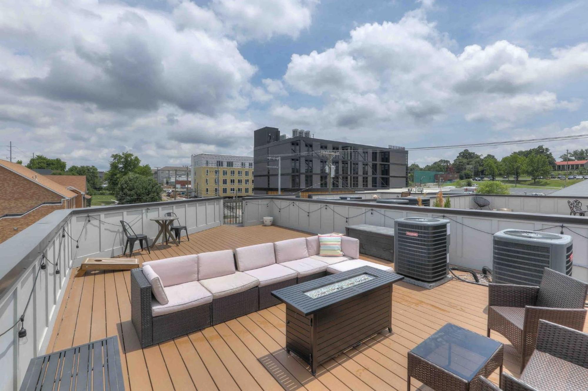 Holiday home 5 Min To Broadway+walkable+private Rooftop
