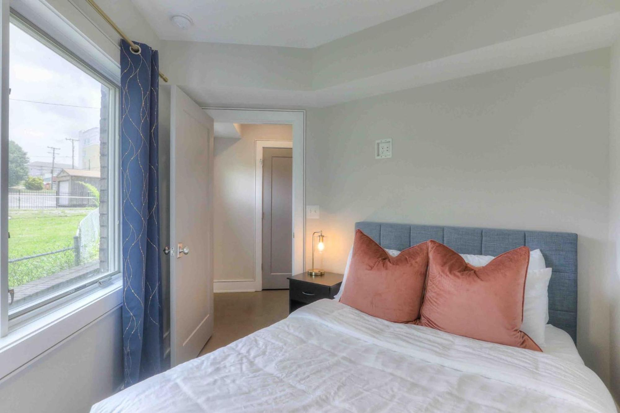 5 Min To Broadway+walkable+private Rooftop