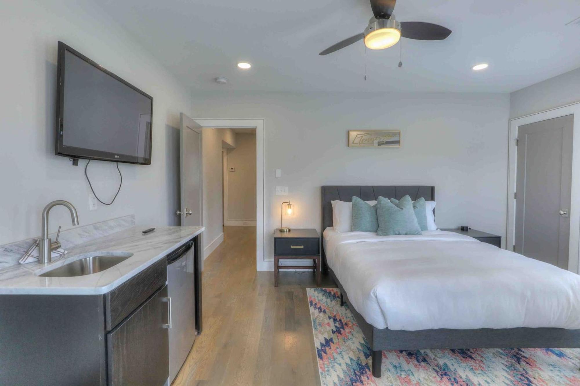 Holiday home 5 Min To Broadway+walkable+private Rooftop