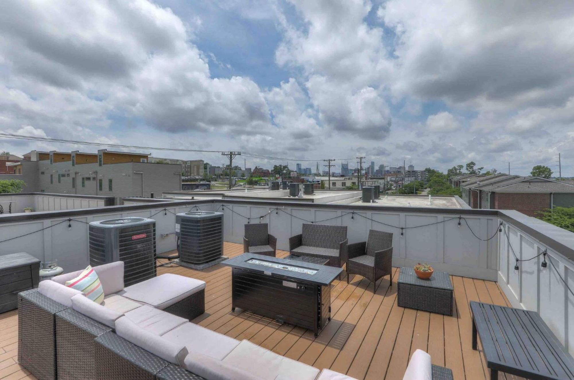 5 Min To Broadway+walkable+private Rooftop Holiday home Nashville