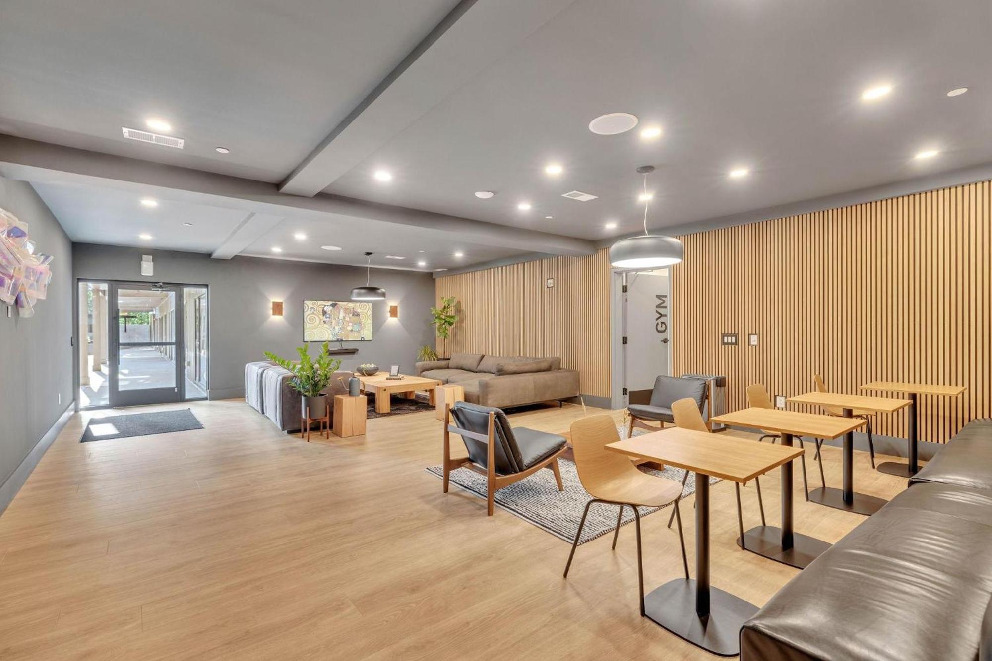 Hyve-retro Modern-full Gym-walk To Broadway Holiday home *