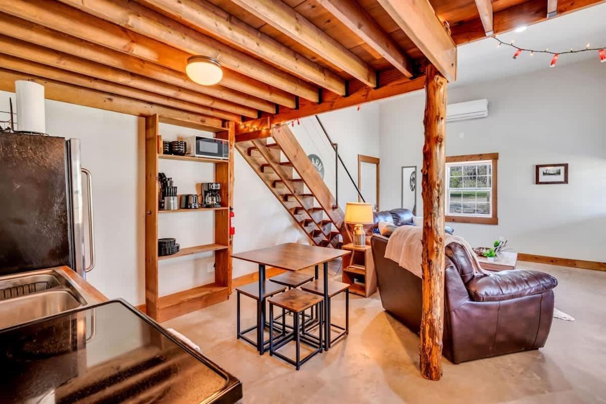 The Den At J-barn - Secluded Retreat * Nashville