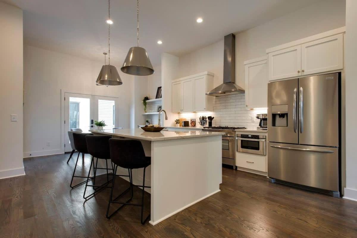 West End Dream-private Balcony-6 Mins To Broadway * Nashville