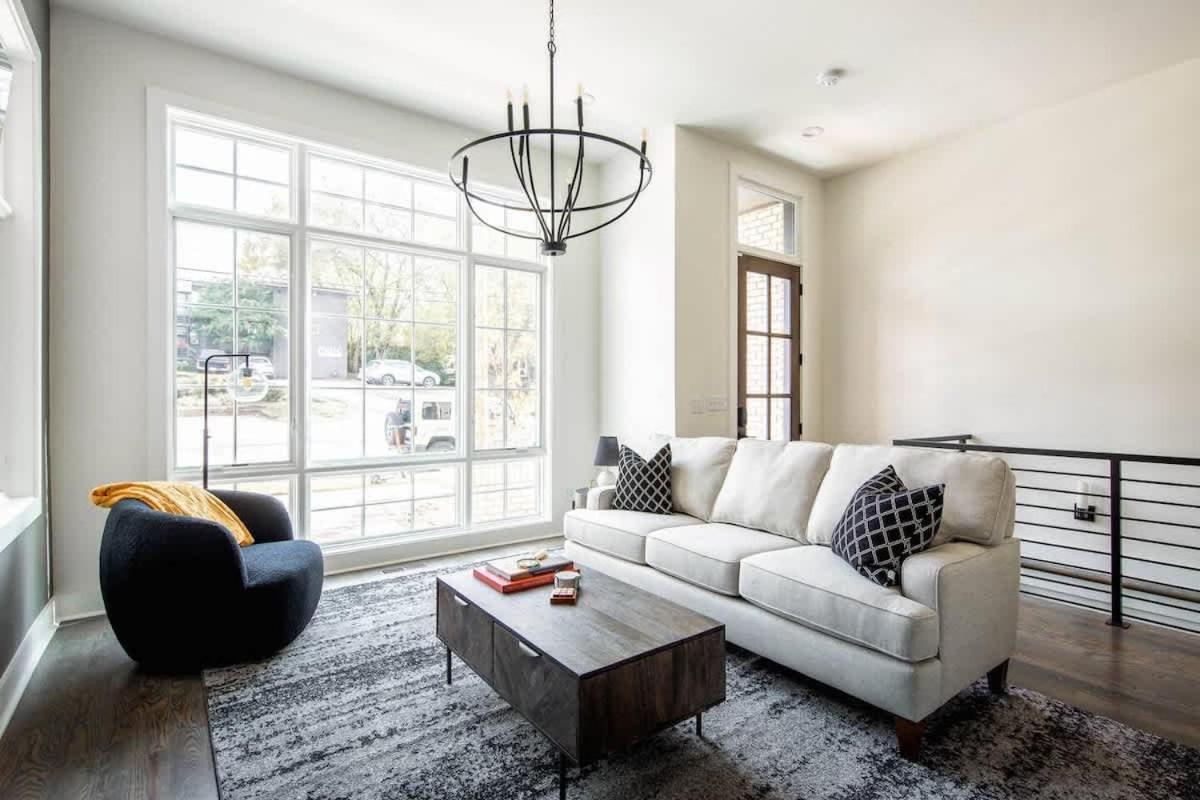West End Luxe W Outdoor Patio And Rooftop Views Holiday home