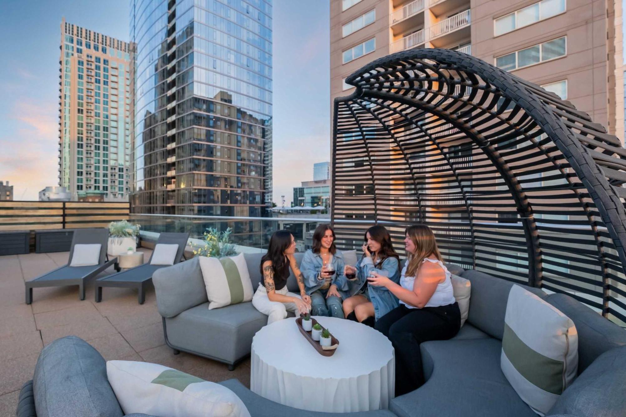 Skyline With Penthouse & Rooftop Deck 6br By Maddox *