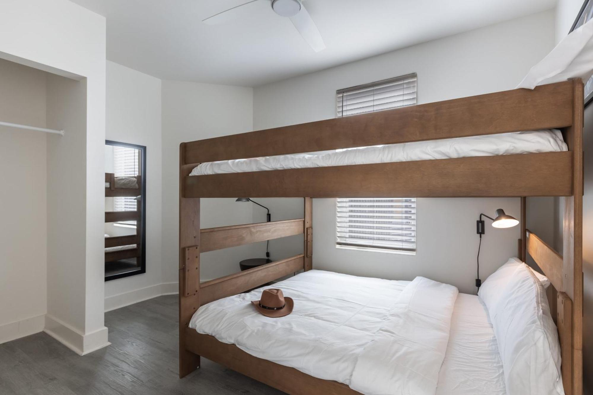 Outrider Buyout- 3 Units By Avantstay Sleeps 36 Holiday home *