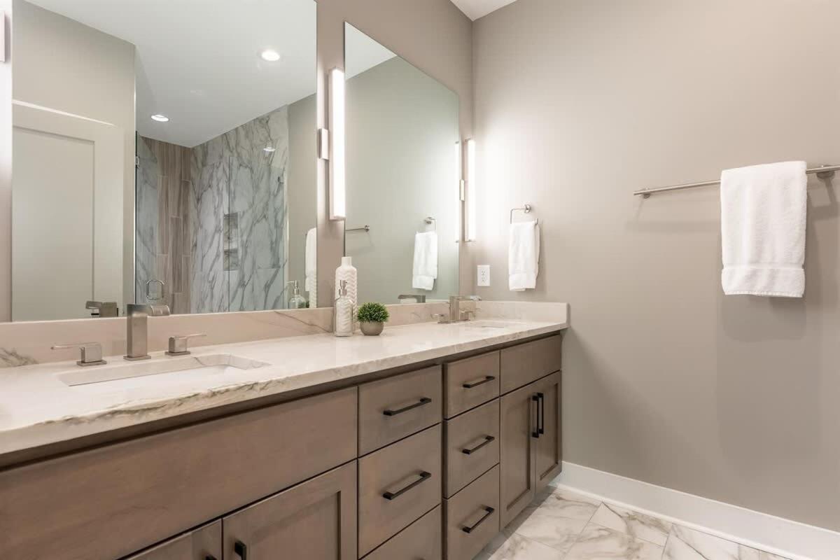 Two Side By Side Homes - Min To Vandy 3min To Bars Holiday home Nashville