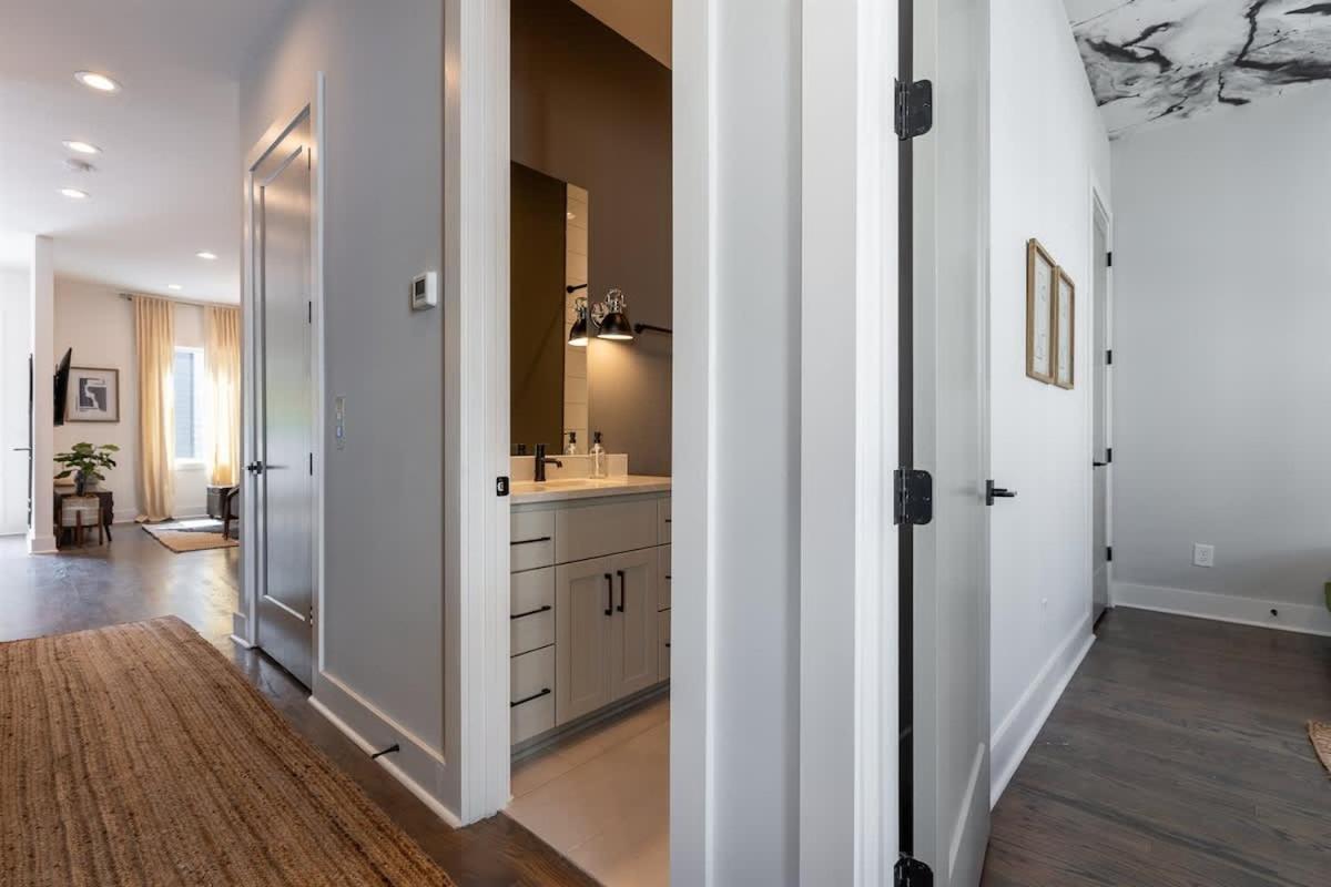Two Side By Side Homes - Min To Vandy 3min To Bars Holiday home *