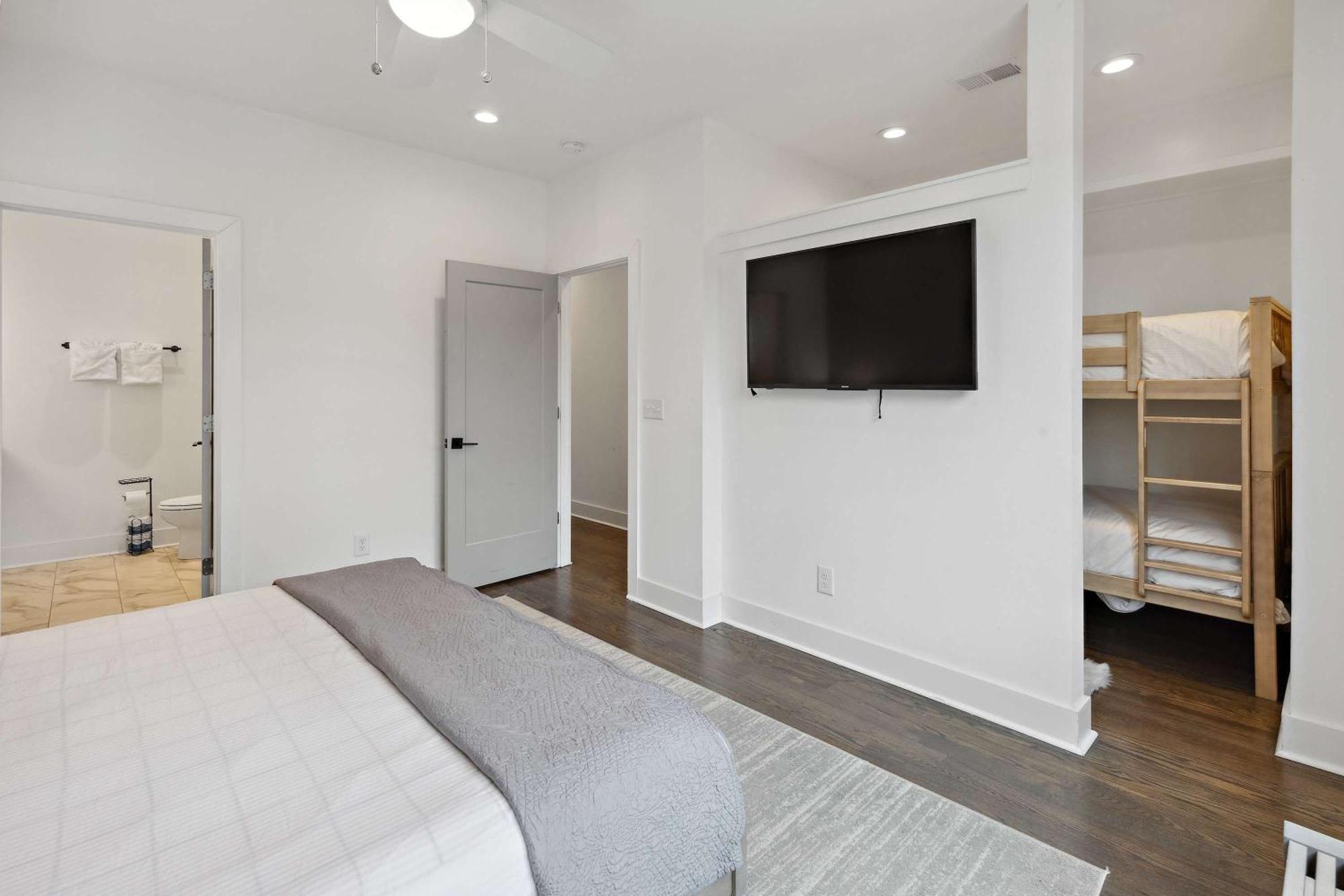 West End Oasis-new Building & Rooftop Views Holiday home