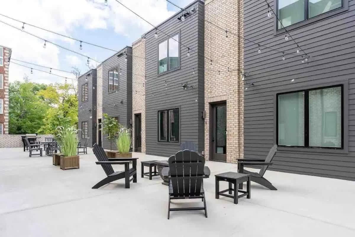 New Side By Side Homes - Sleeps 24 Holiday home Nashville