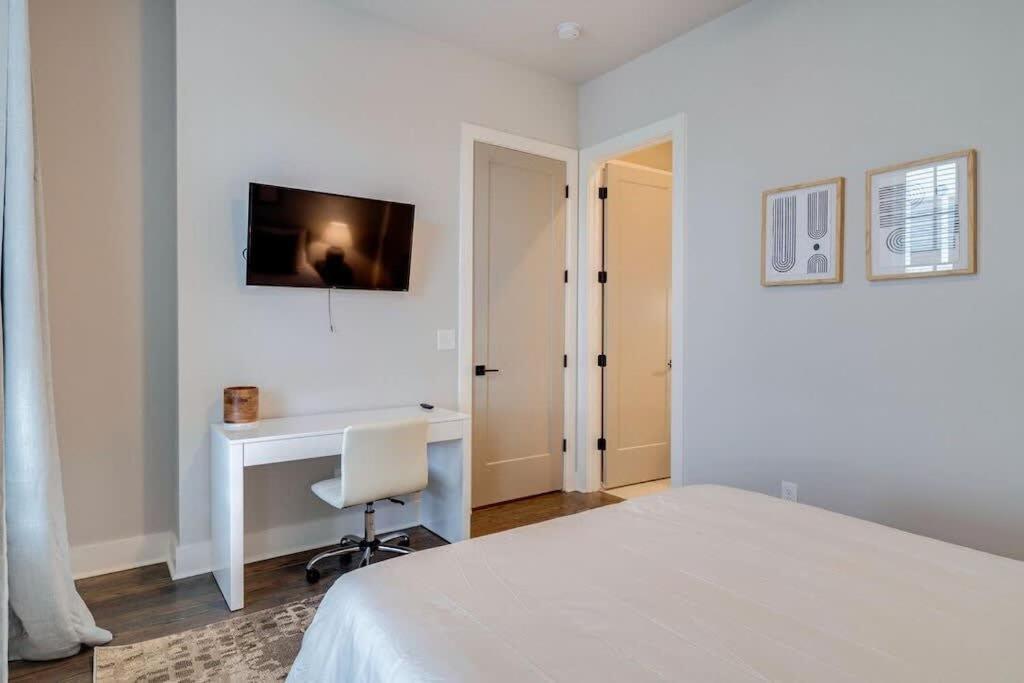 King Bed - Parking - 3 Miles To Lower Broadway Nashville