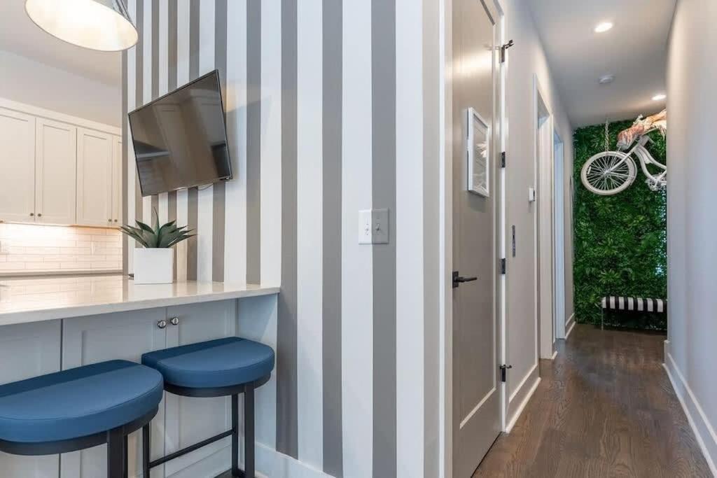 Holiday home King Bed - Parking - 3 Miles To Lower Broadway *