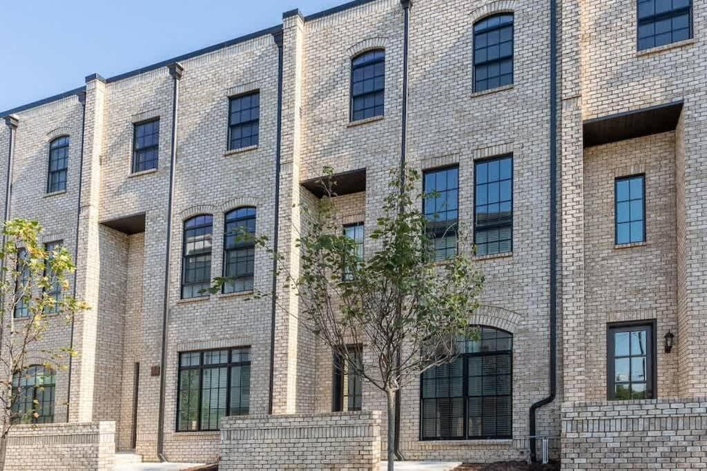 King Bed - Parking - 3 Miles To Lower Broadway