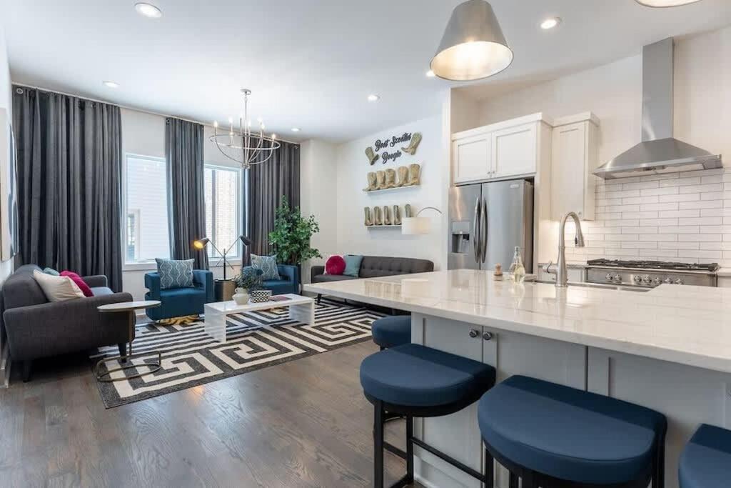 King Bed - Parking - 3 Miles To Lower Broadway * Nashville