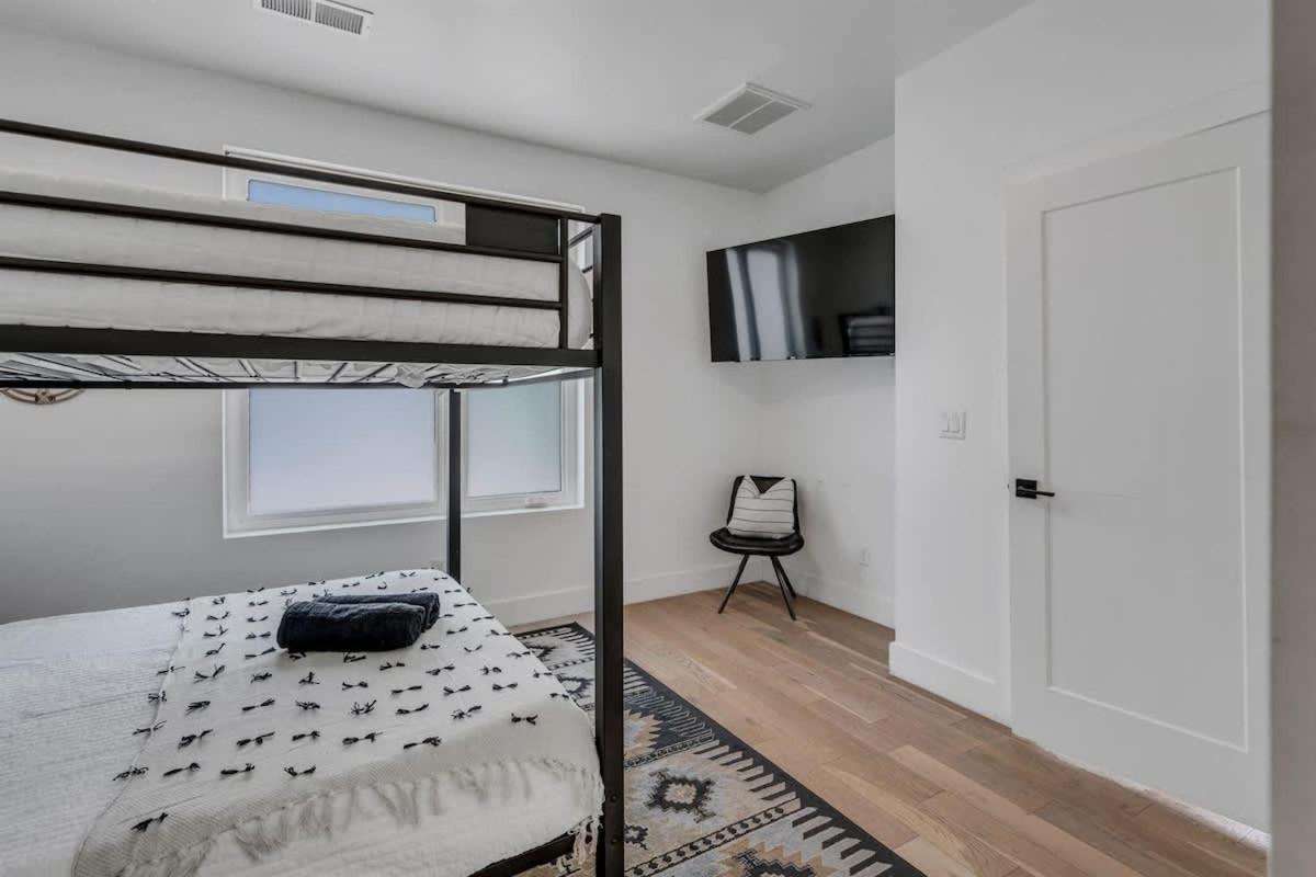 Cozy Gulch Stunning Skyline Views Holiday home *