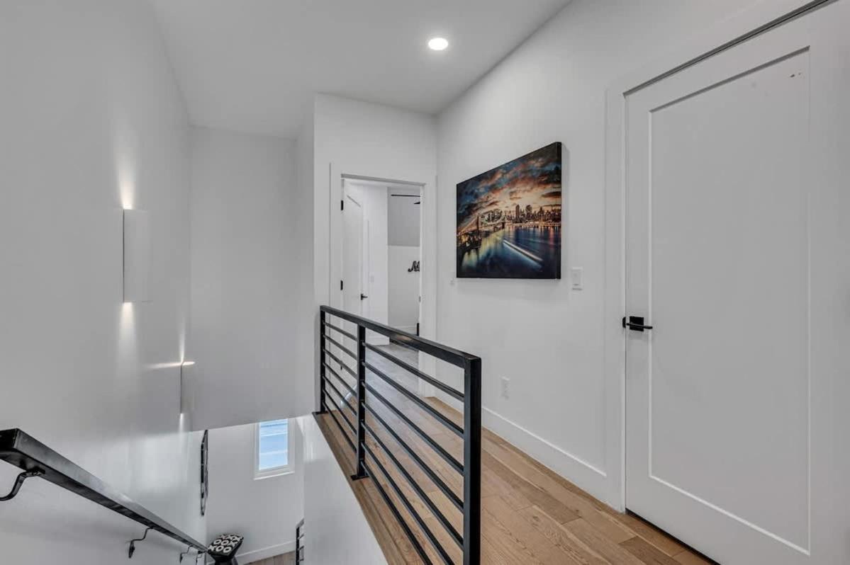 2 Homes - Sleeps 15 Guests - 2 Miles To Honky Tonks *