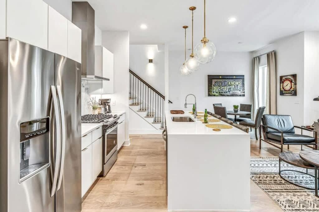 Holiday home Scovel Row Retreat-rooftop Views Near Broadway