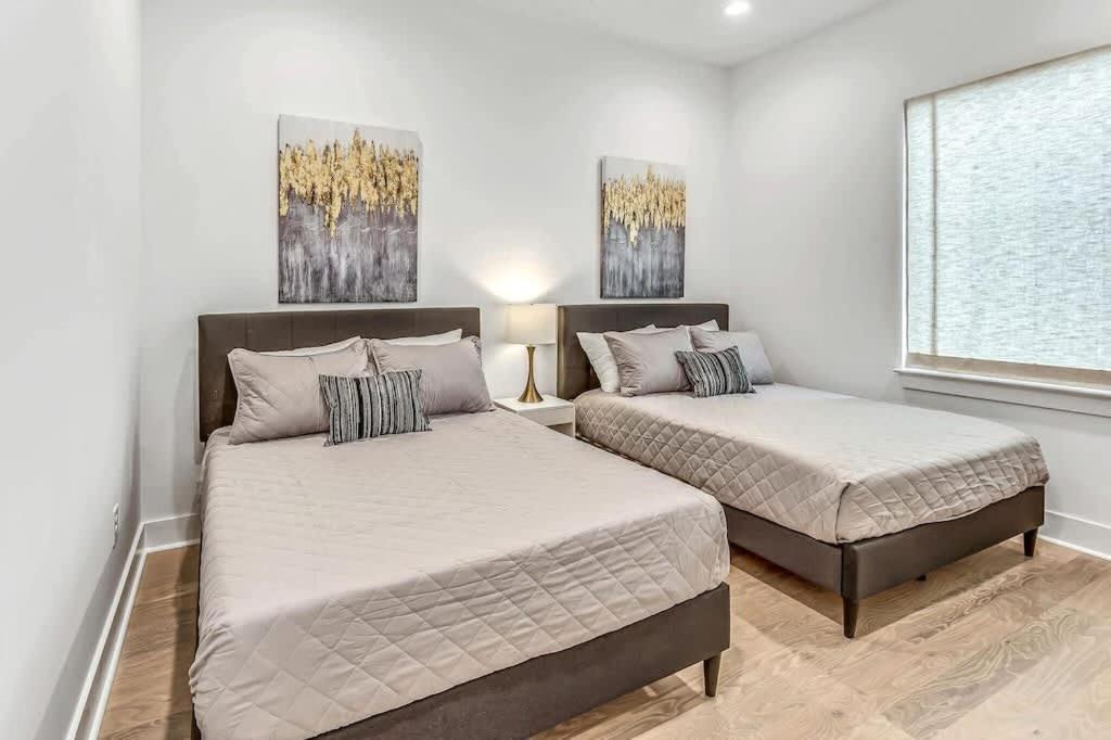 Holiday home Scovel Row Retreat-rooftop Views Near Broadway