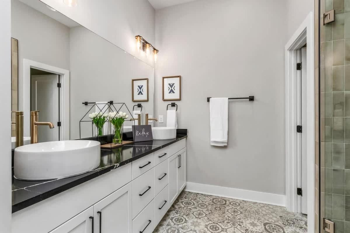 Side-by-side Homes With Hot Tubs - Sleeps Over 20 Guests * Nashville