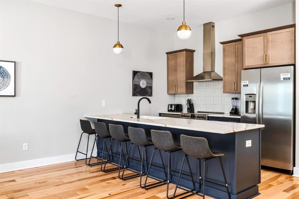 Spacious Nash For 12 Guests With Rooftop Views And Hot Tub Holiday home