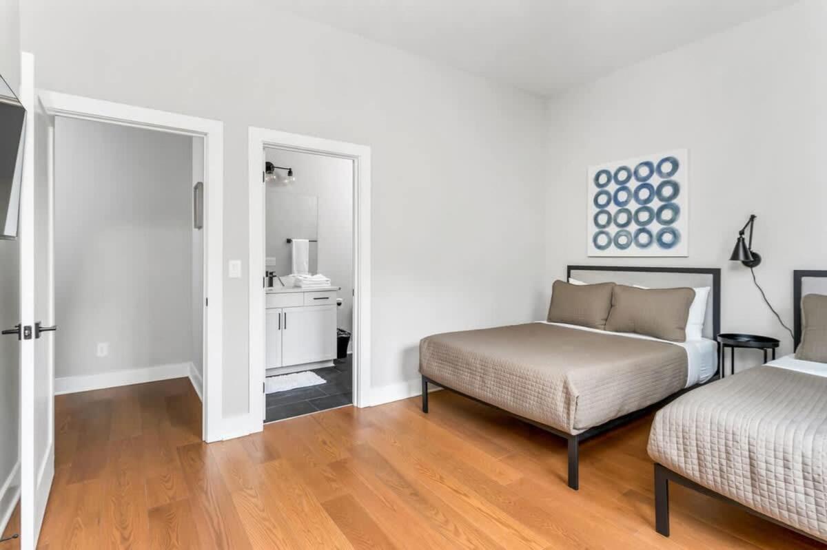 Private Hot Tub - Spacious - Hosts 12 Guests * Nashville