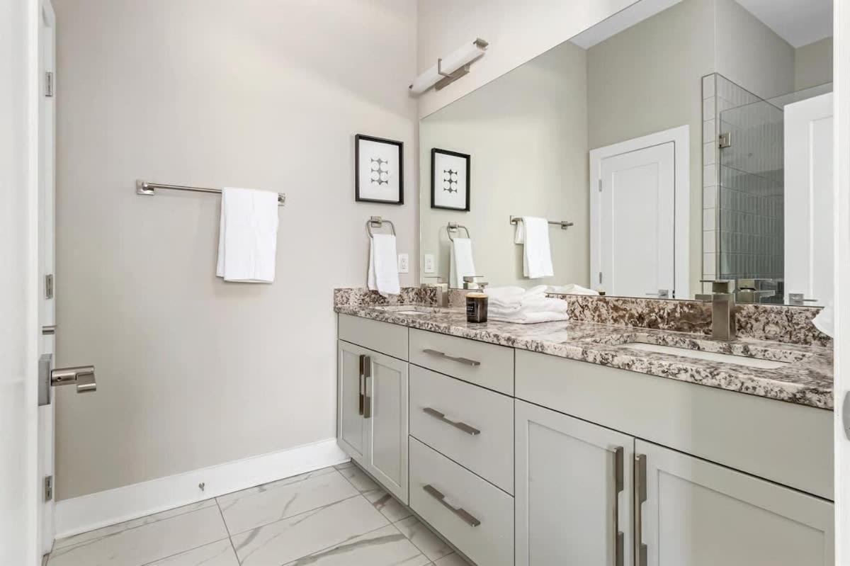 Brand New Side By Side Homes - Sleeps 24 Guests Nashville