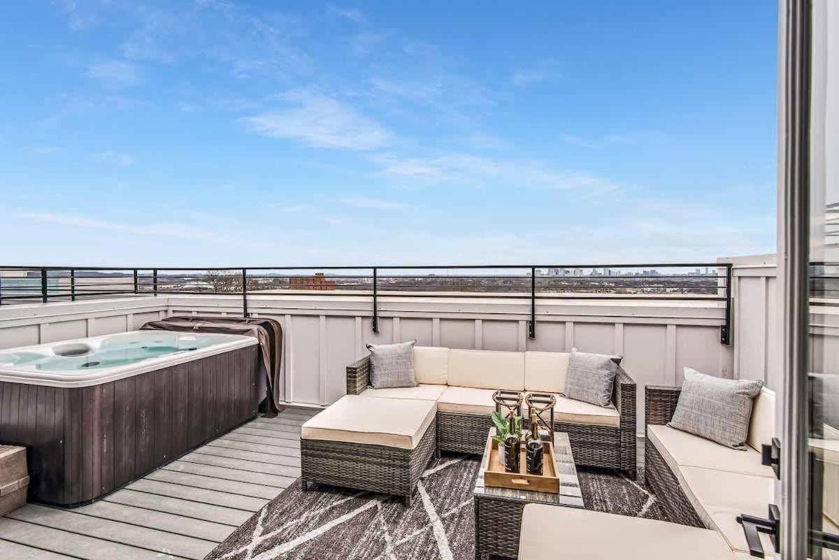 New - Rooftop Views - Hot Tub *