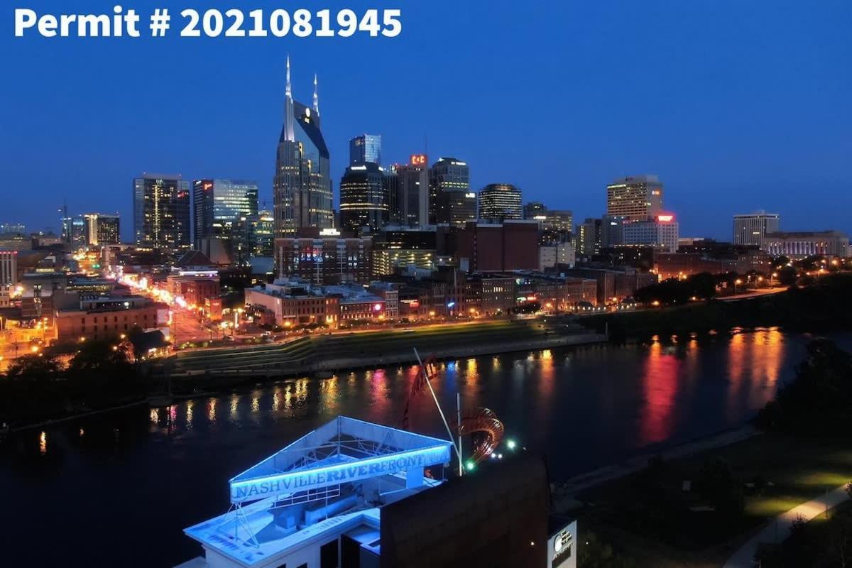 Spacious Nash For 12 Near Broadway Nashville