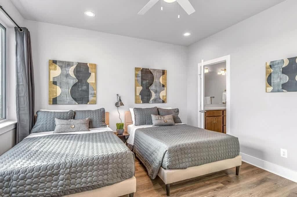 Spacious Nash For 12 Near Broadway Nashville