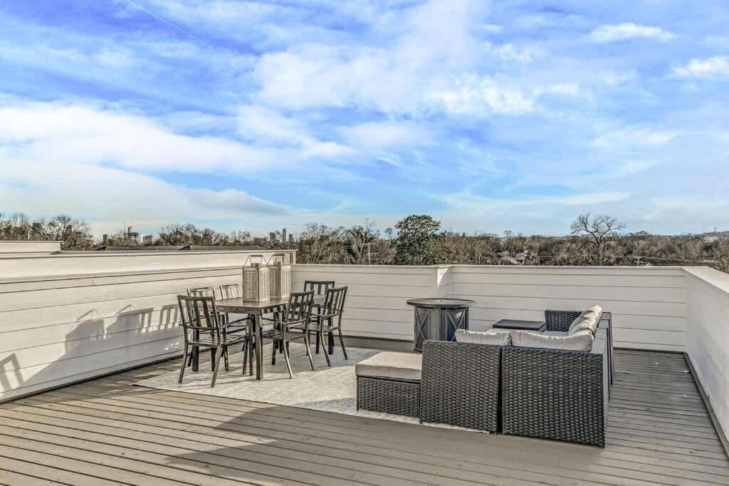 Spacious Nash For 12 Near Broadway