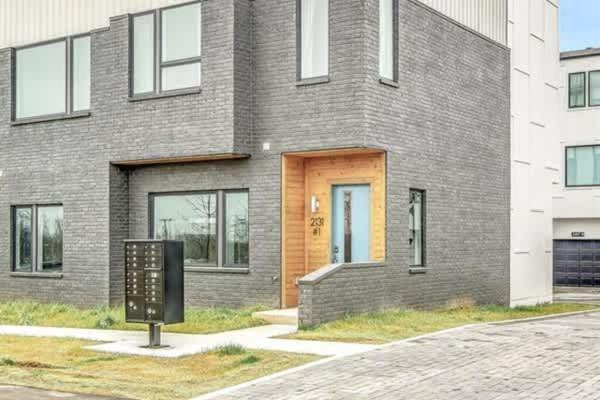 Nash Getaway - Private Rooftop Patio - Sleeps 12 Nashville