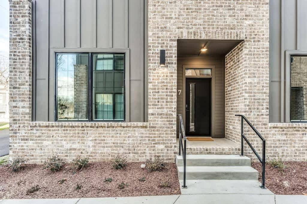 Cozy House - Great Rooftop - Walks To Bars