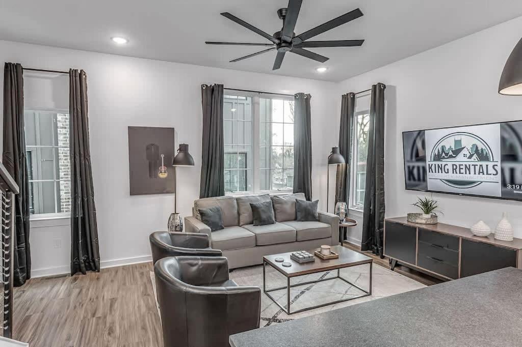 Cozy House - Great Rooftop - Walks To Bars Holiday home *