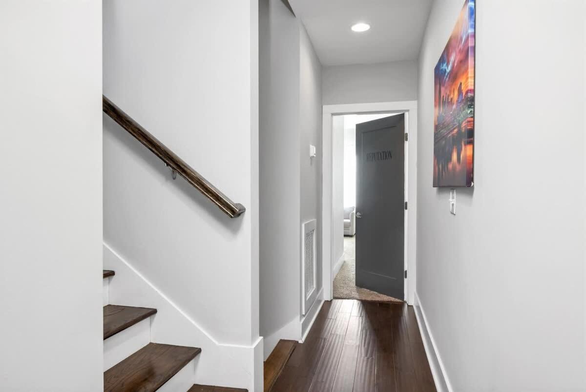 Side By Side Era - Hot Tubs - Rooftop Views Holiday home Nashville