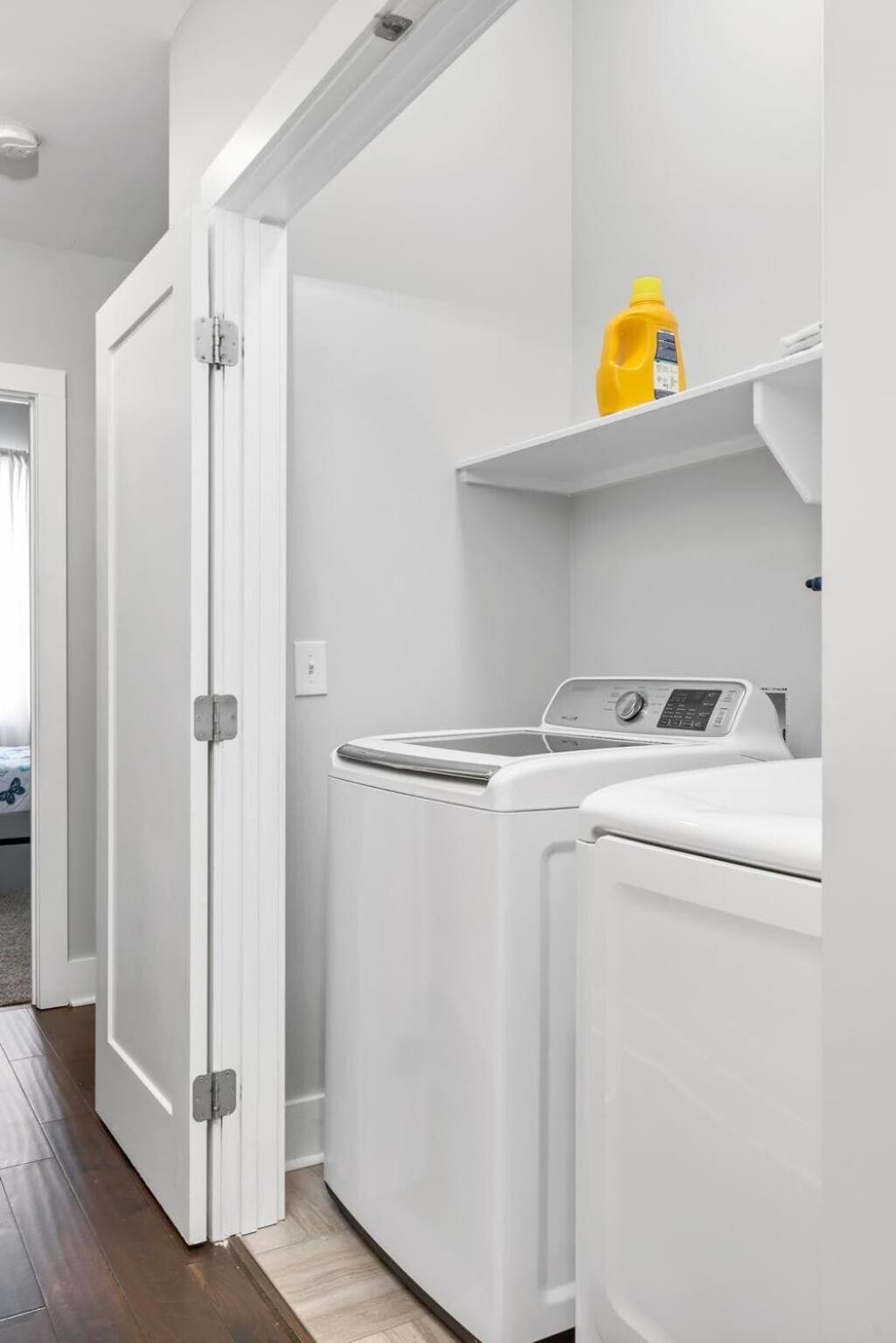 Side By Side Era - Hot Tubs - Rooftop Views Holiday home