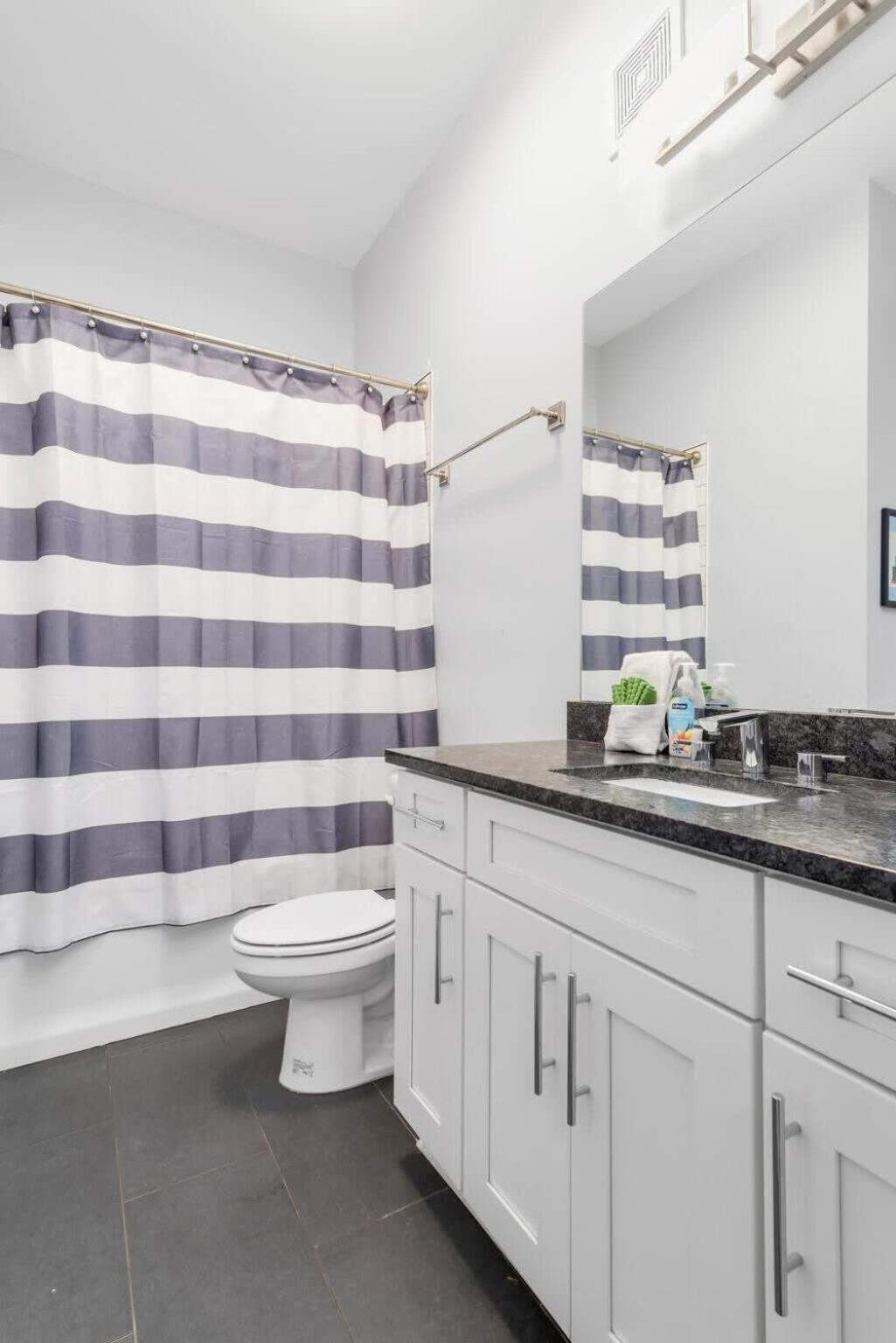 Side By Side Era - Hot Tubs - Rooftop Views *