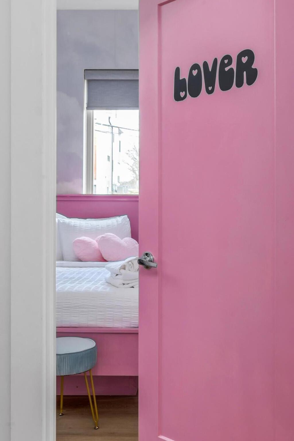 Side By Side Era - Hot Tubs - Rooftop Views Holiday home