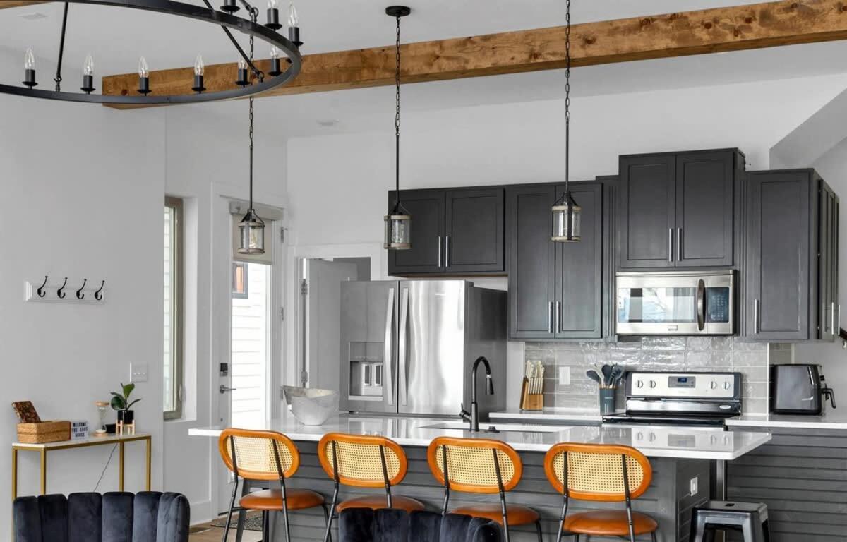 Side By Side Era - Hot Tubs - Rooftop Views Nashville