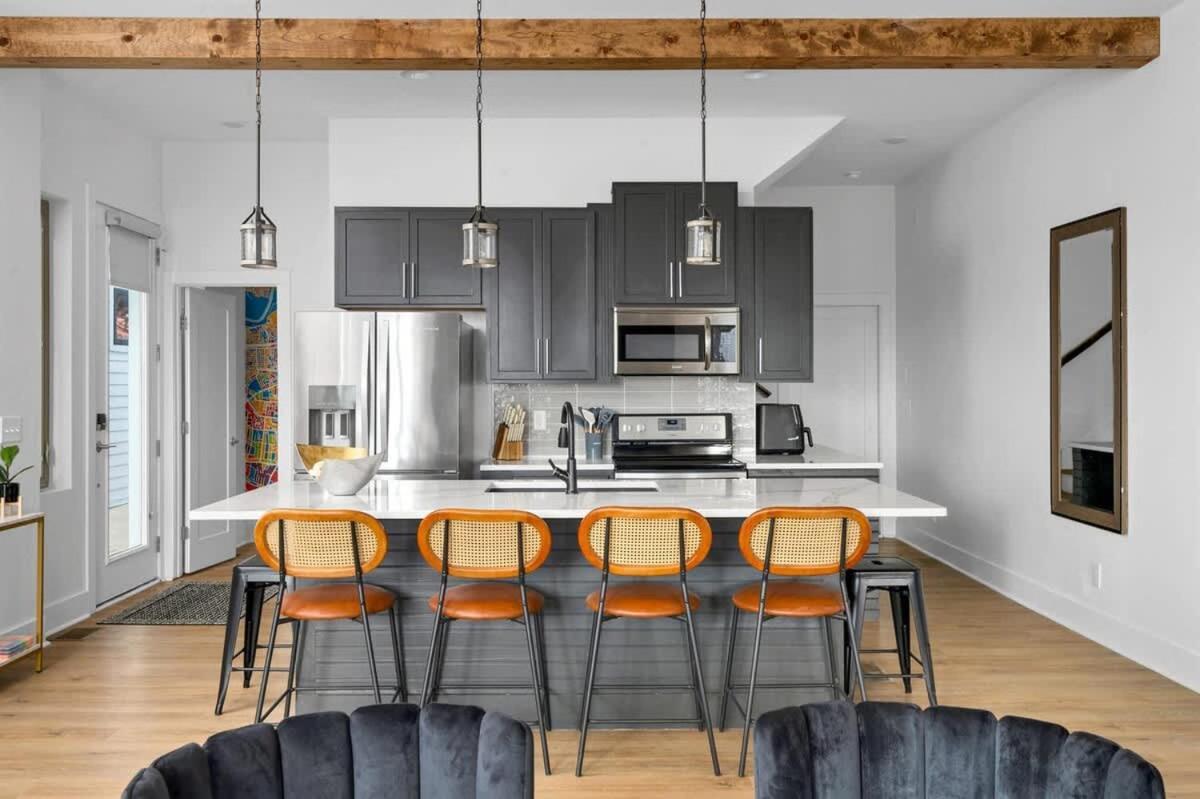 Side By Side Era - Hot Tubs - Rooftop Views * Nashville