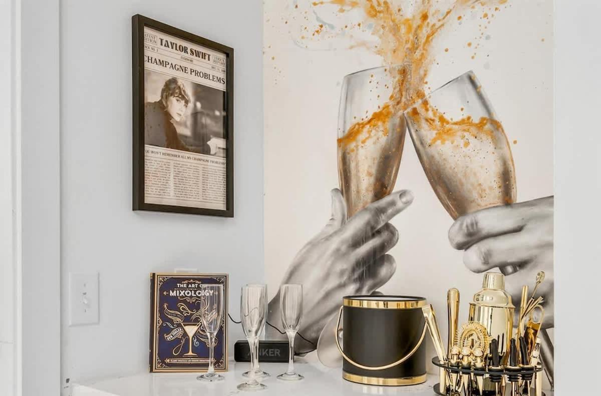 Side By Side Era - Hot Tubs - Rooftop Views Holiday home