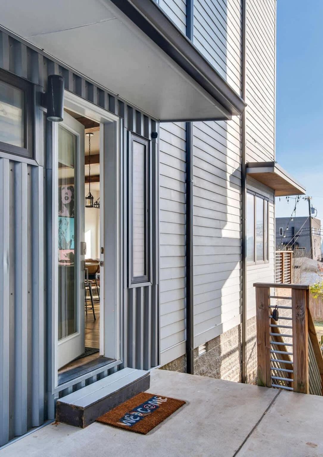 Side By Side Era - Hot Tubs - Rooftop Views *