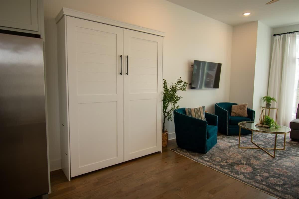 Holiday home Radiant Retreat - Minutes To Broadway