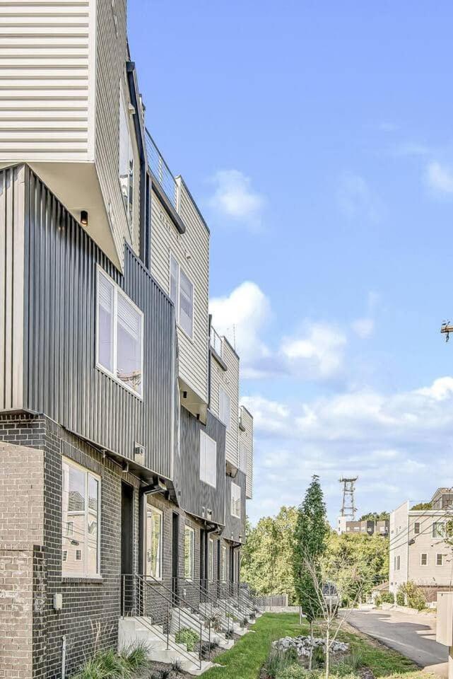 Two Large Homes Minutes To Downtown Holiday home